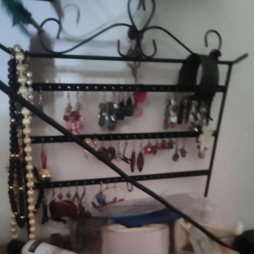 Black Metal Jewelry Organizer